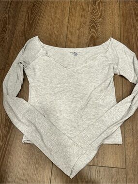 Brandy Melville Heather Light Gray Long Sleeve Scoop Neck Top